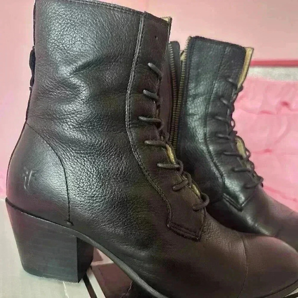 Frye Courtney Lace-Up Boots- size 7 - Picture 4 of 12